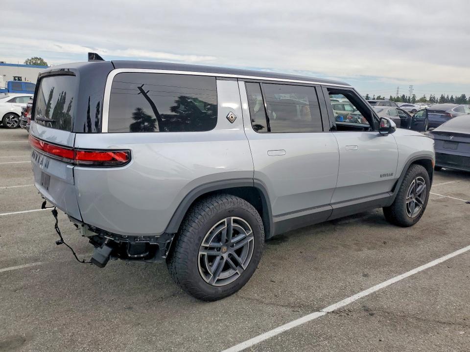2025 Rivian R1S Adventure
