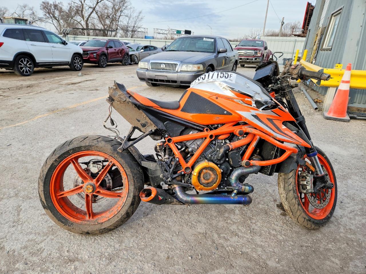 2022 KTM 1290 Super Duke R