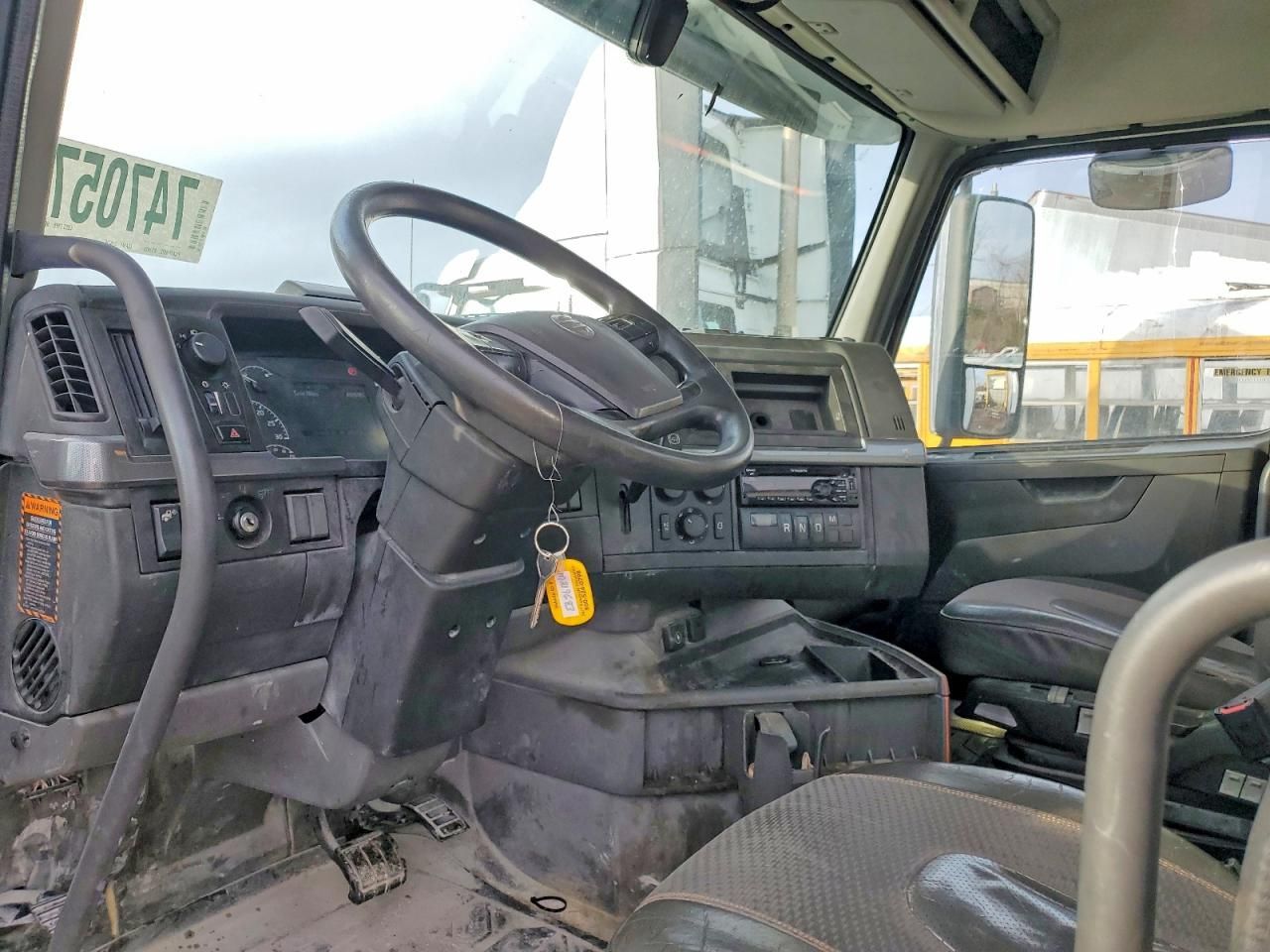 2020 Volvo VNR Semi Truck