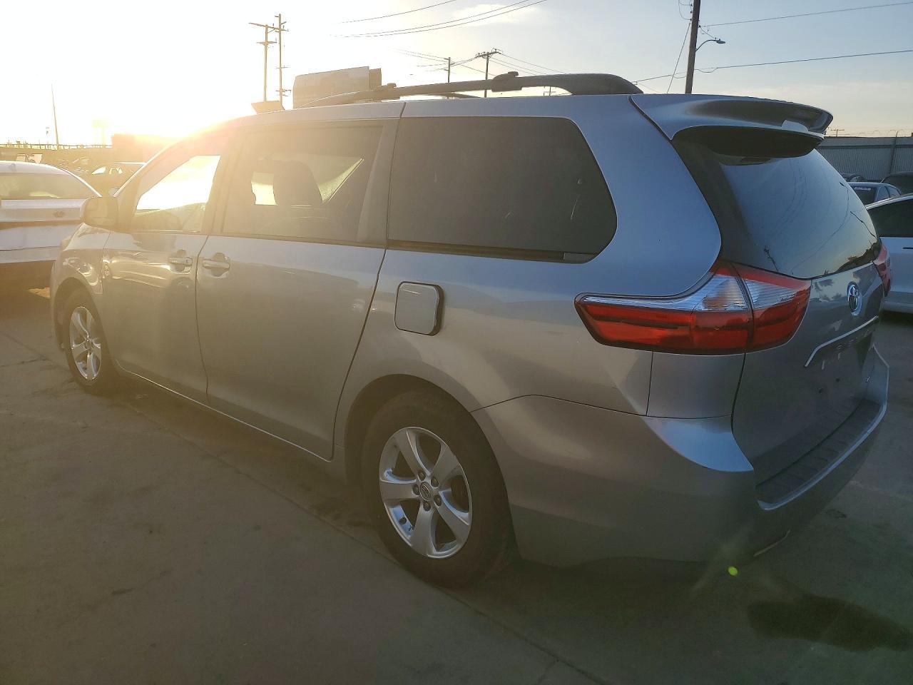 2017 Toyota Sienna le