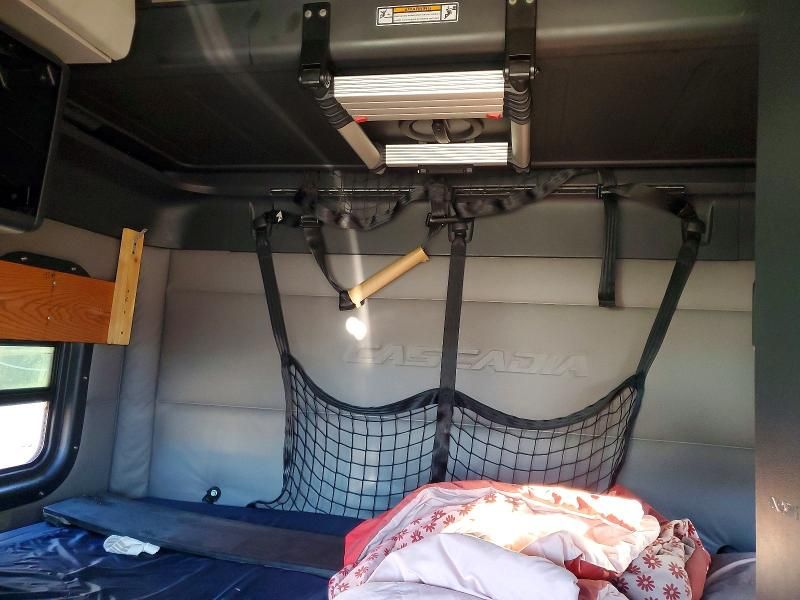 2020 Freightliner Cascadia 126 Semi Truck