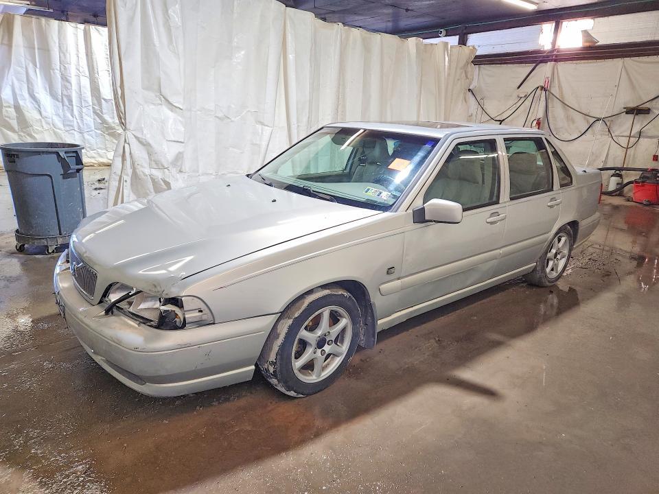 2000 Volvo S70 Base