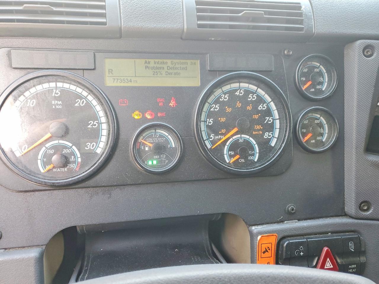 2016 Freigliner 2016 Freightliner Cascadia 125 Semi Truck