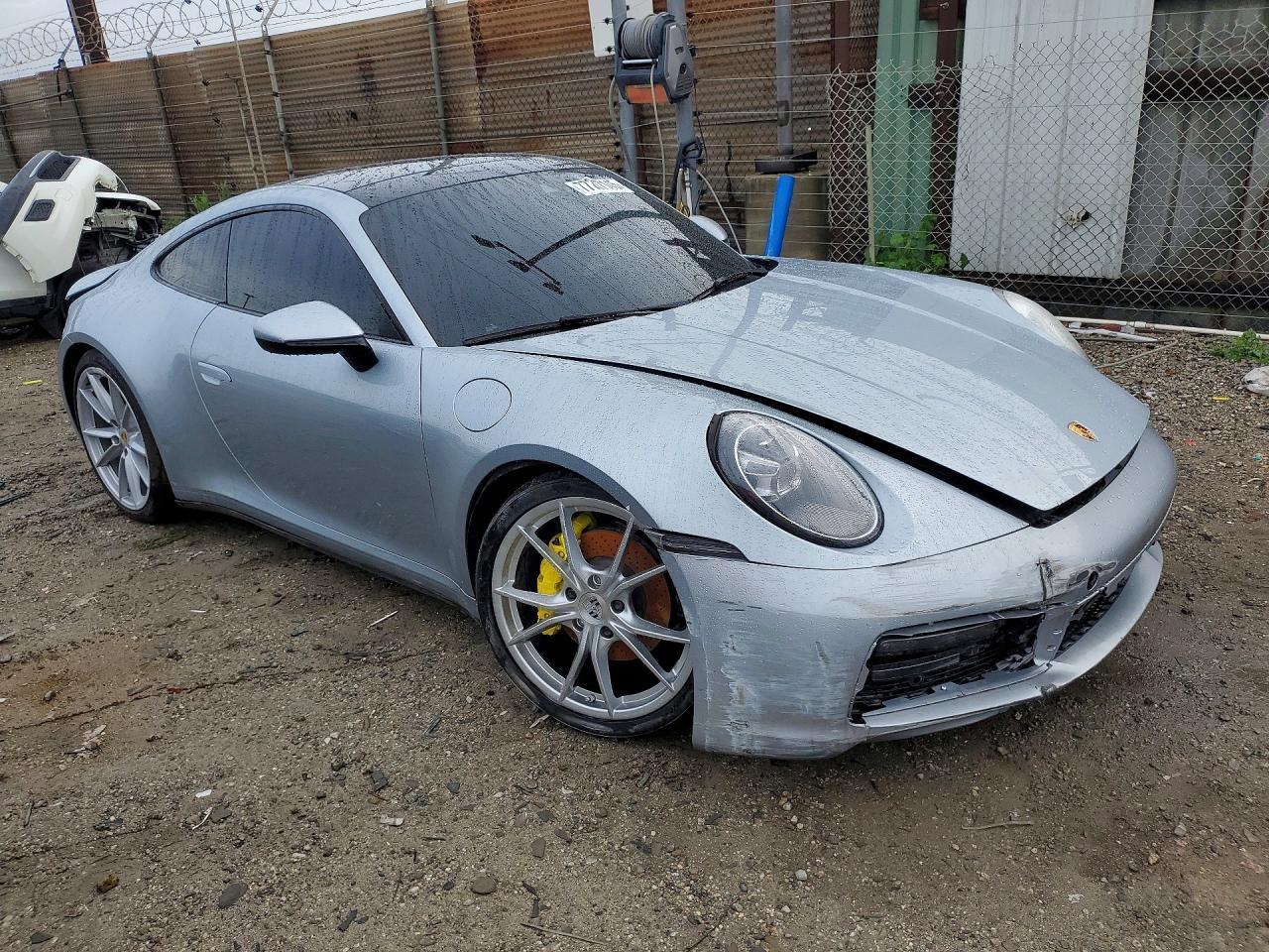 2020 Porsche 911 Carrera