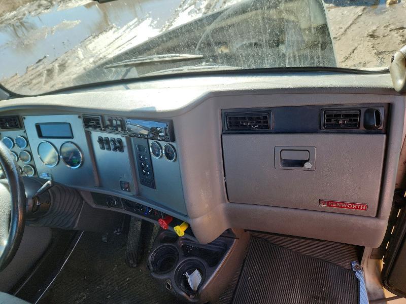 2017 Kenworth T300 Semi Truck