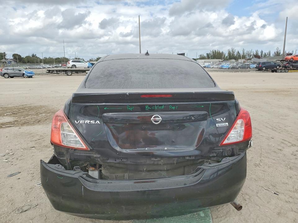 2017 Niss Versa s
