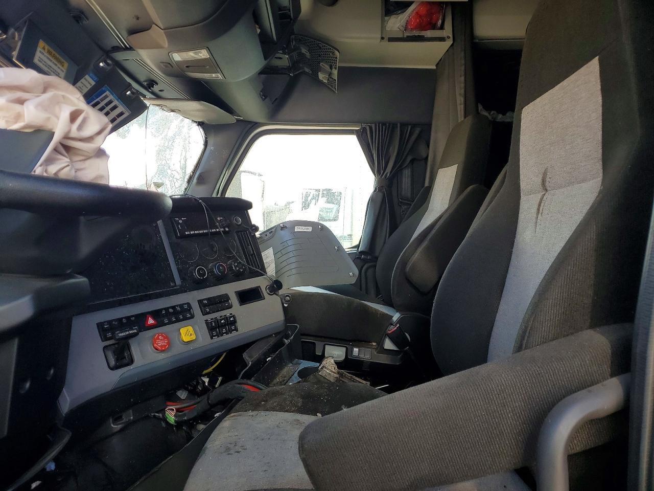 2022 Freightliner Cascadia 126
