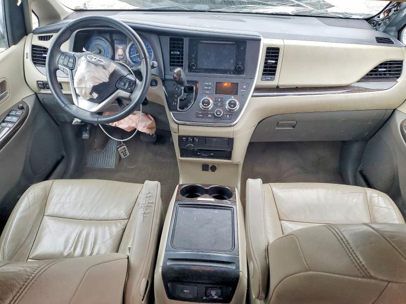 2017 Toyota Sienna xle Premium 8-passenger