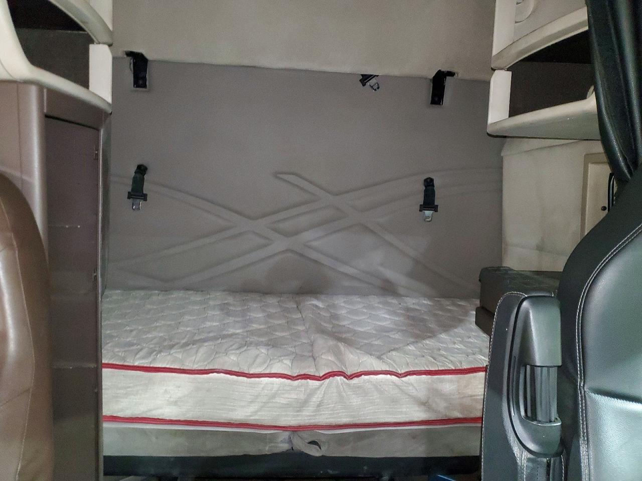2013 Volvo VN VNL