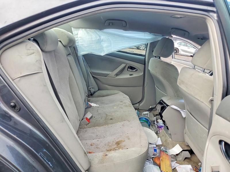 2010 Toyota Camry le