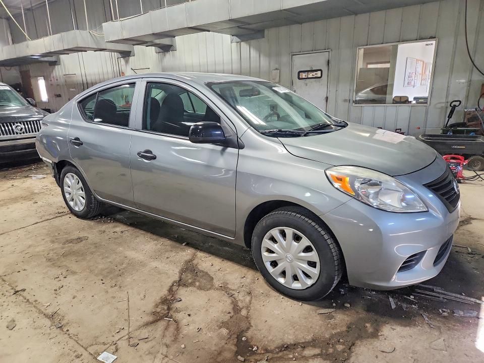 2013 Nissan Versa s