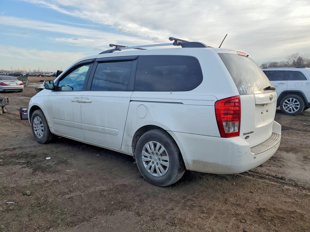 2011 KIA Sedona lx