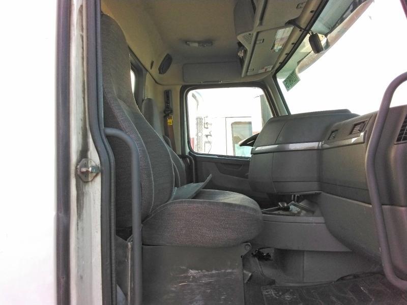 2021 Volvo Vnr Semi Truck