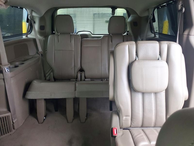 2011 Chrysler Town & Country Touring l