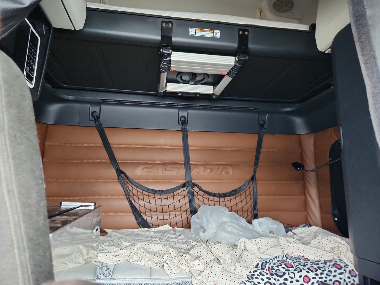 2019 Freigliner 2019 Freightliner Cascadia 126 Semi Truck