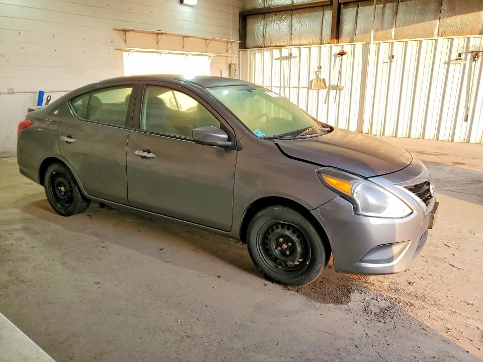 2019 Nissan Versa sv