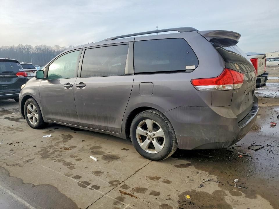 2011 Toyota Sienna le