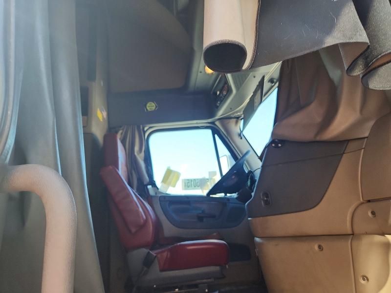 2016 Freightliner Cascadia 125 Semi Truck