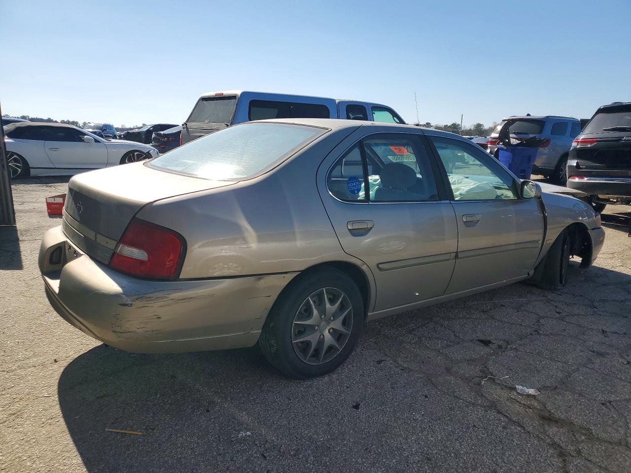 2001 Nissan Altima xe