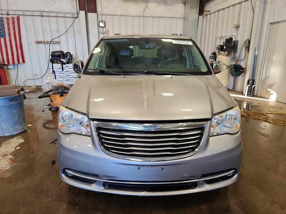 2013 Chrysler Town & Country Touring l