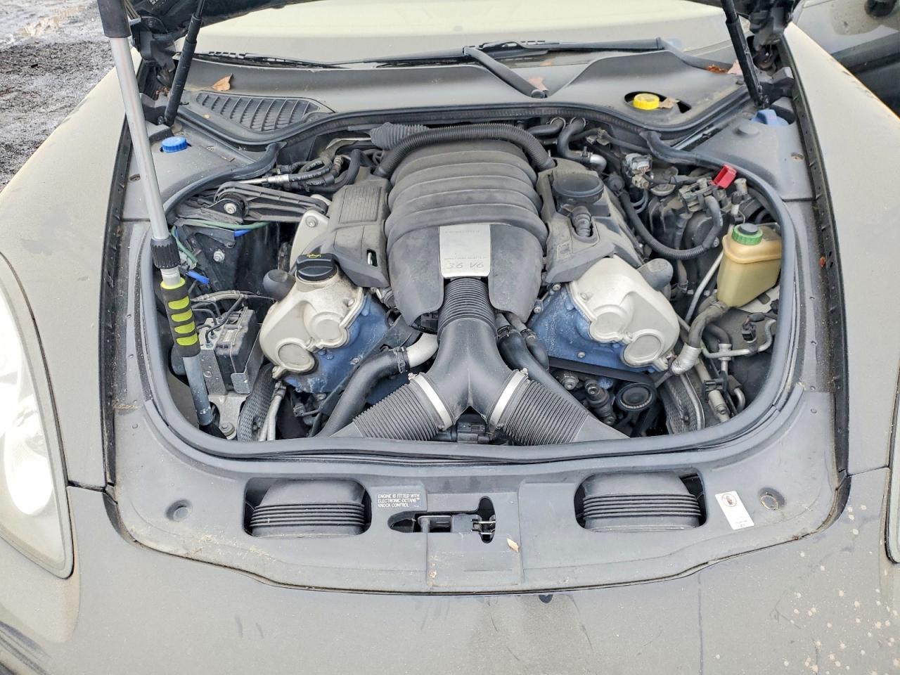 2011 Porsche Panamera 2