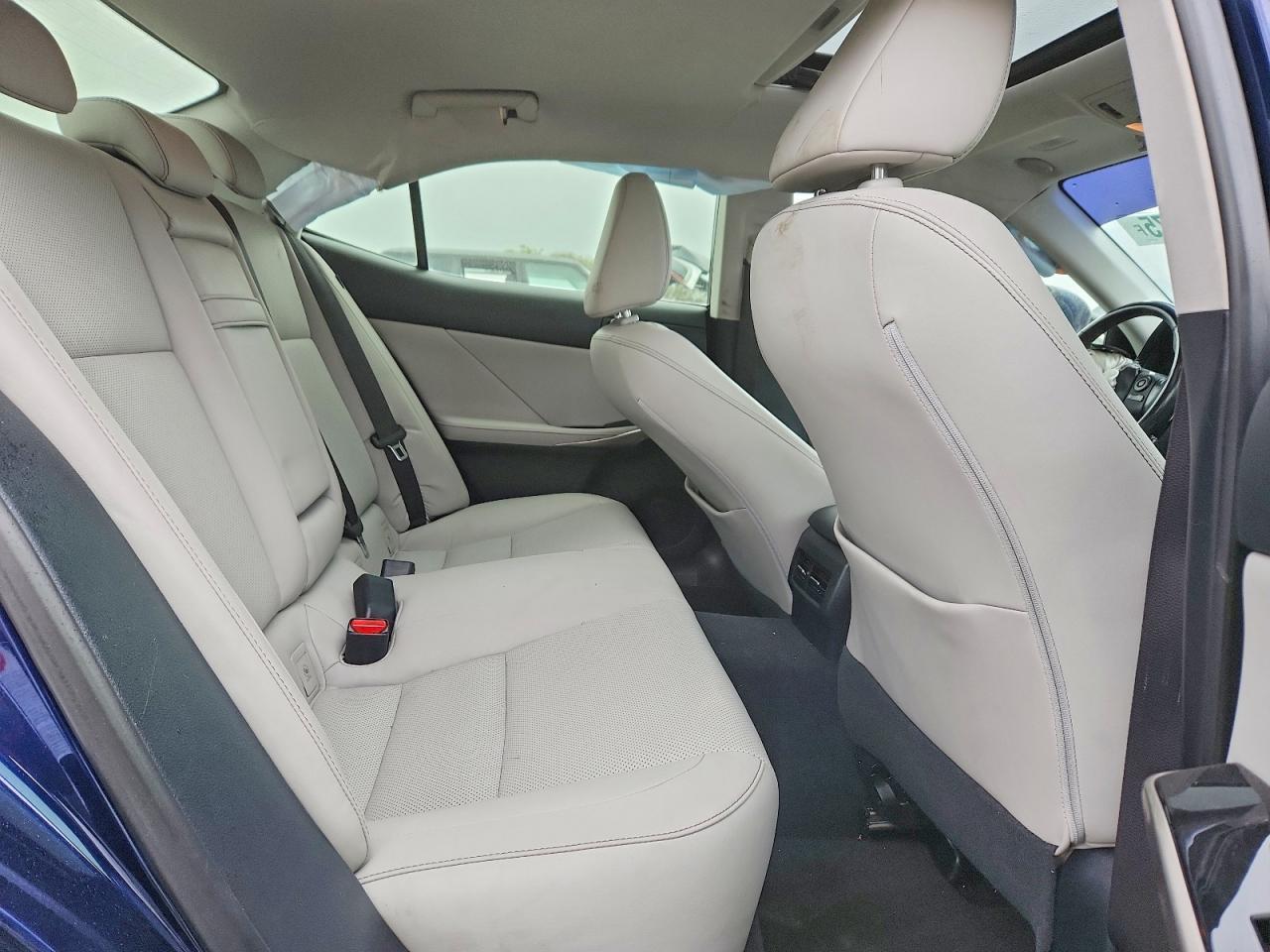 2015 Lexus IS