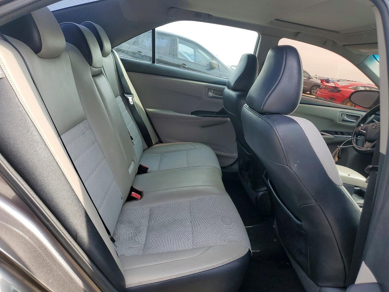 2016 Toyota Camry le