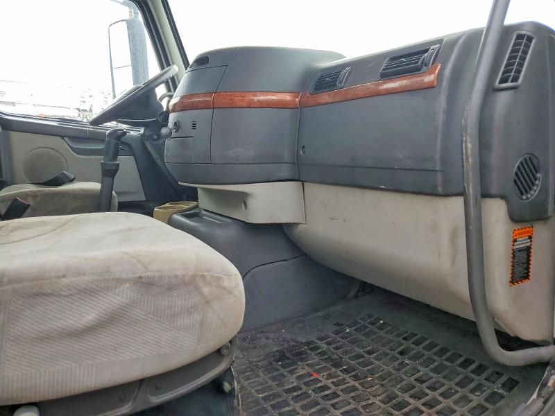 2011 Volvo Vnm Semi Truck