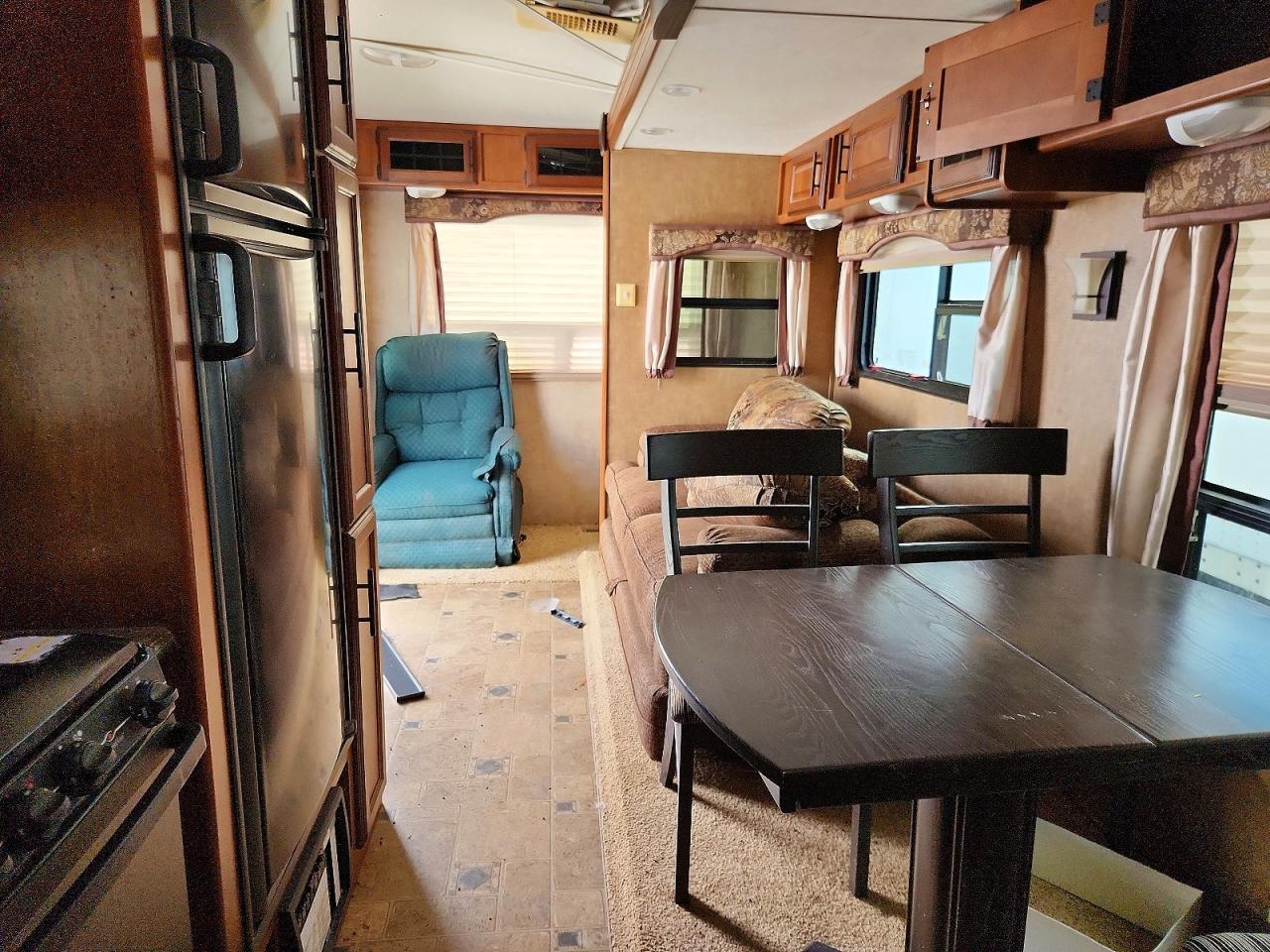 2012 Winnebago Raven Camper