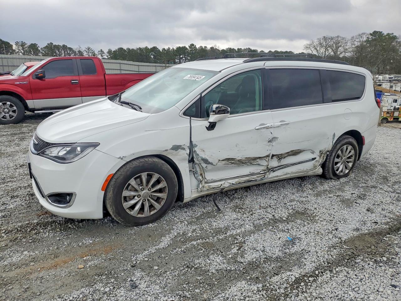 2017 Chrysler Pacifica Touring l