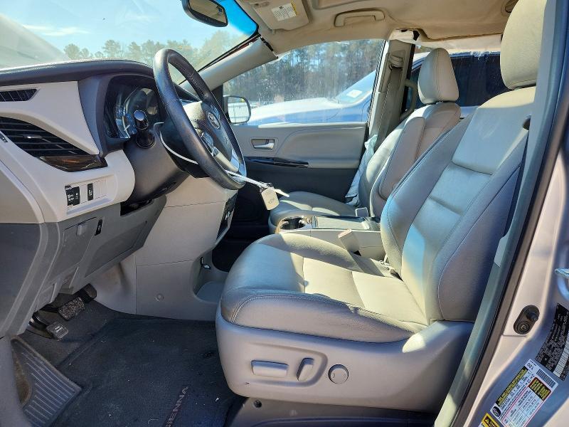 2017 Toyota Sienna xle 8-passenger