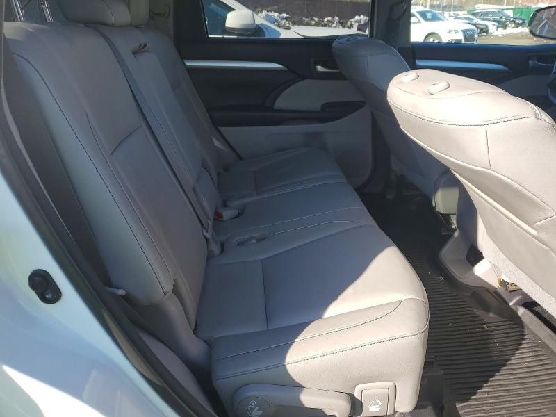 2018 Toyota Highlander se