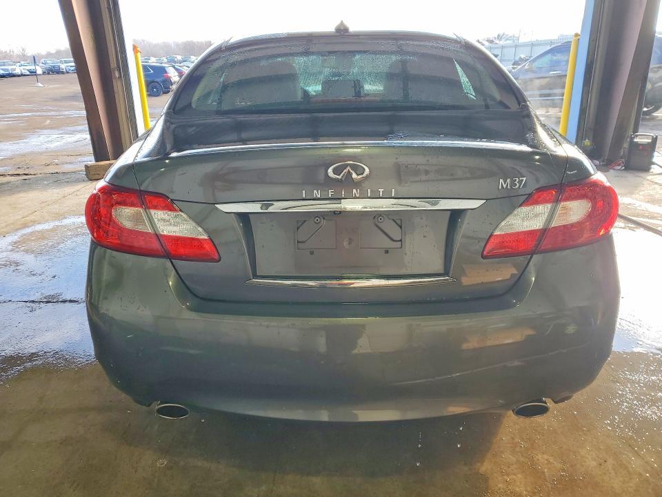 2012 Infiniti M37