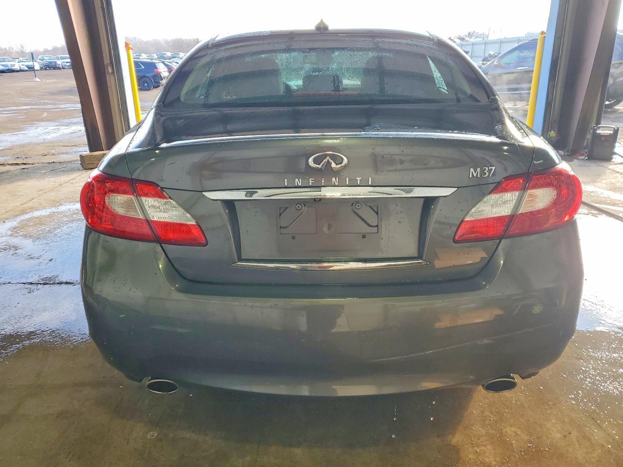2012 Infiniti M37