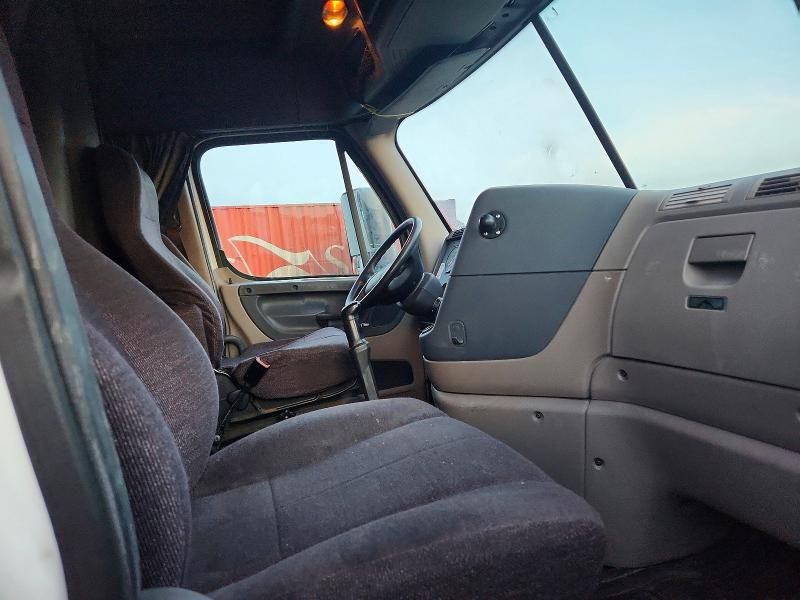 2014 Freightliner Cascadia Semi Truck