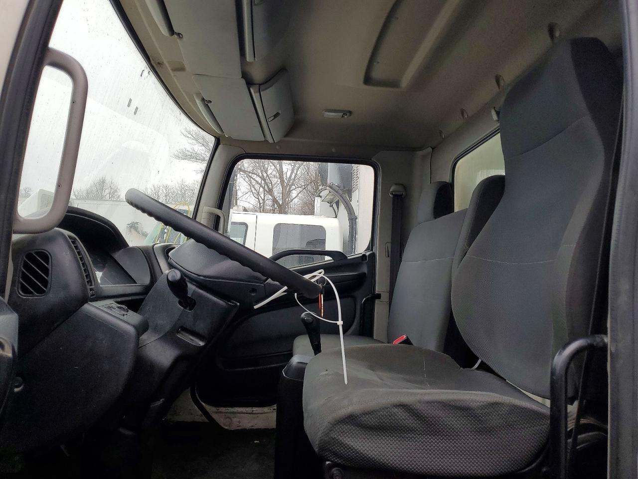 2015 Hino 258/268 BOX Truck