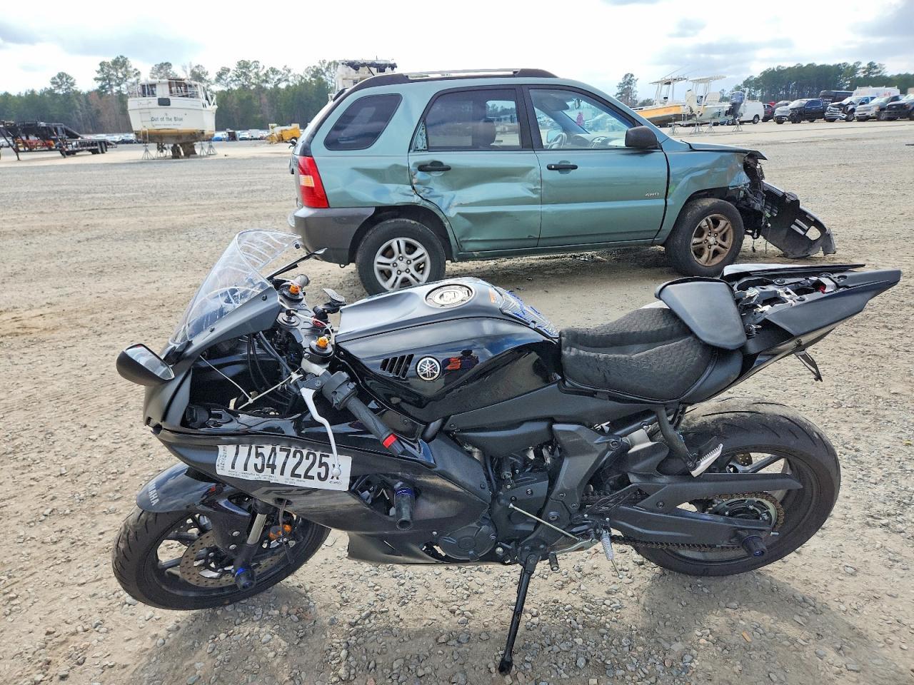 2025 Yamaha YZFR7
