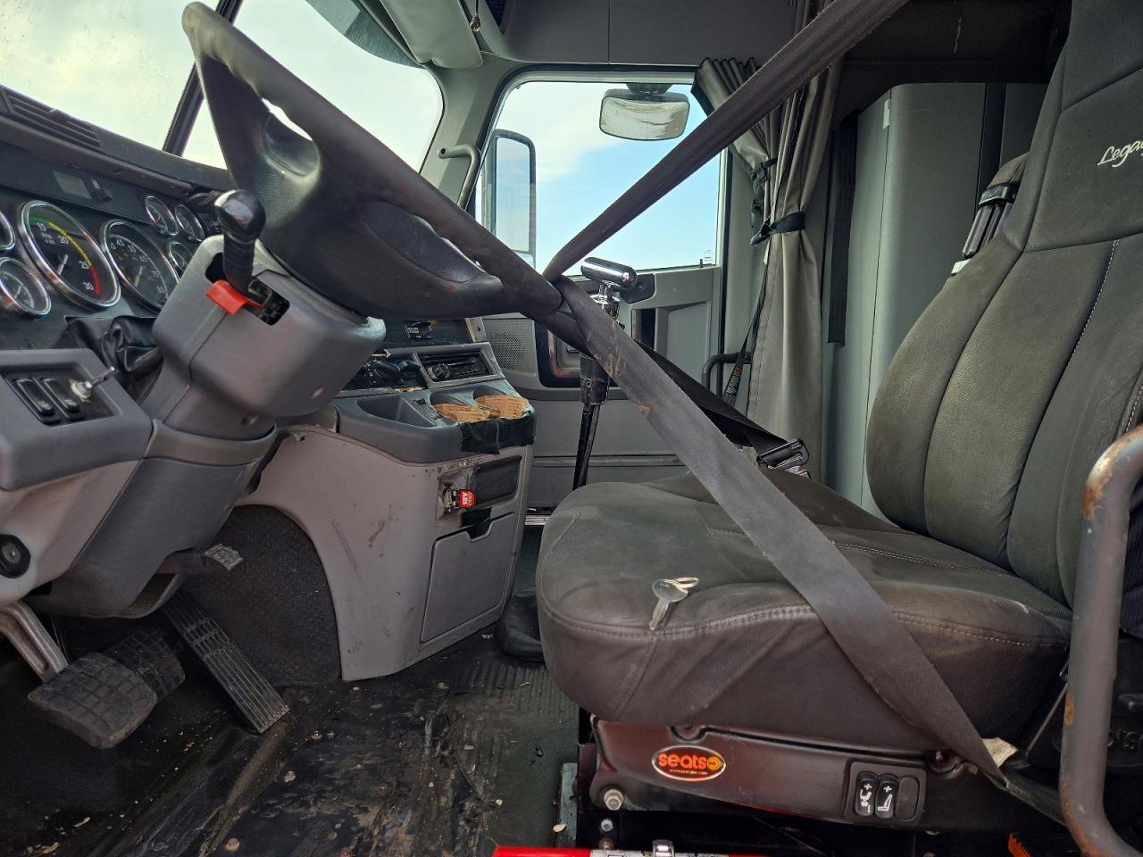 2016 Freightliner Convention Semi Truck