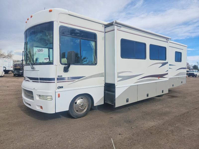 2005 Winnebago Sunova IFD33L