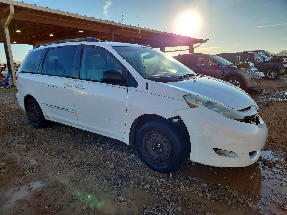2006 Toyota Sienna le 8 Passenger