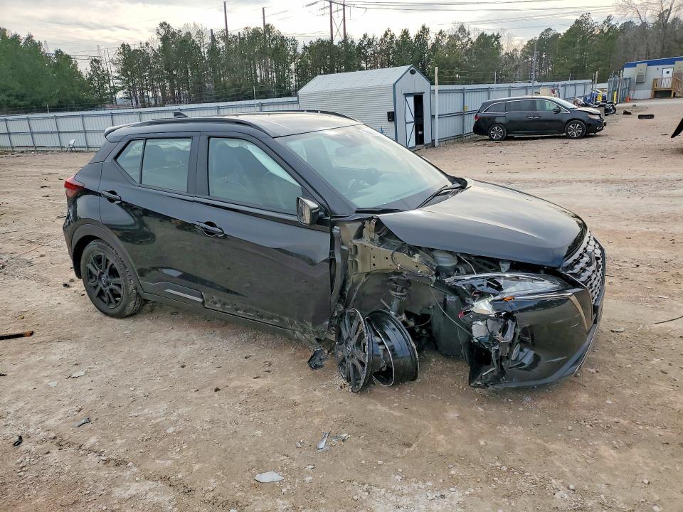 2024 Nissan Kicks sr