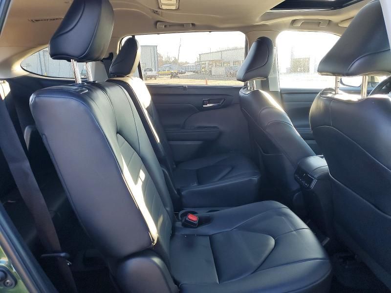 2024 Toyota Highlander le