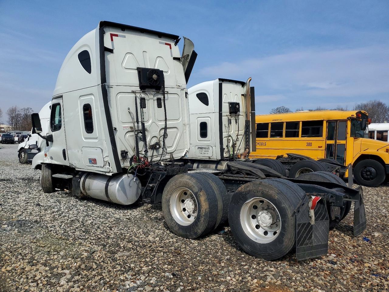 2016 Freightliner Cascadia 125