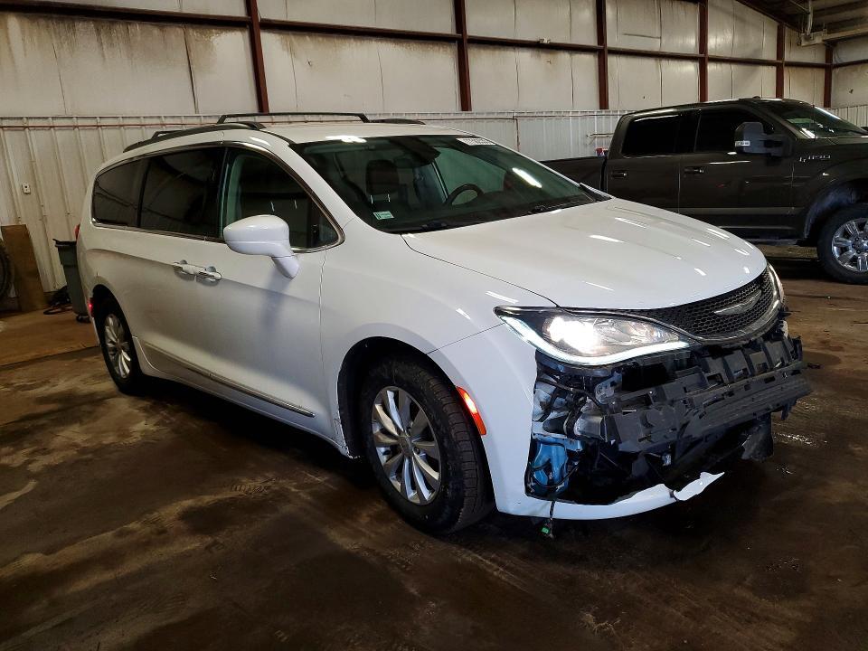 2017 Chrysler Pacifica Touring l