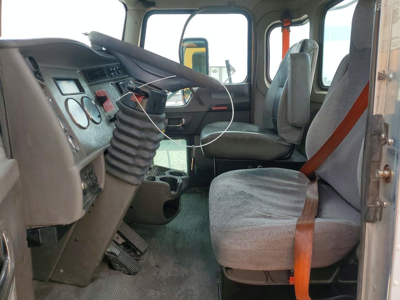2015 Kenworth Construction T370
