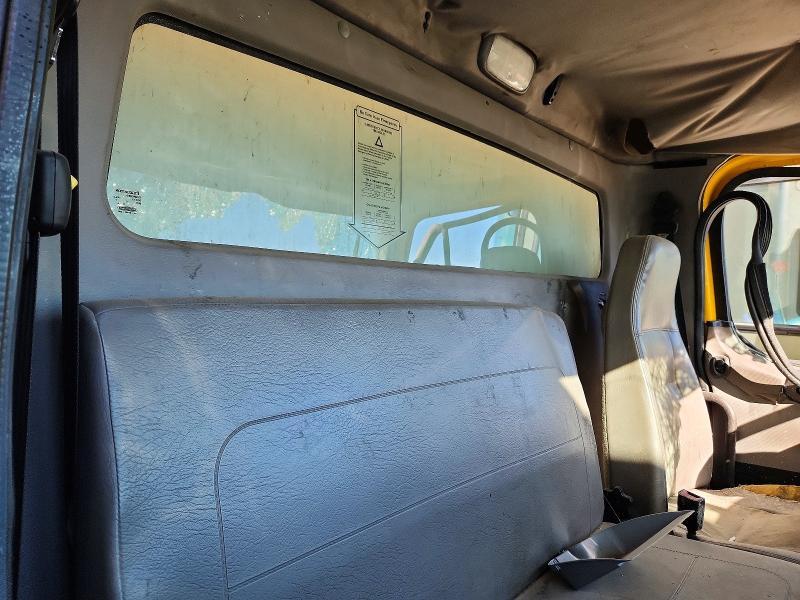 2014 Freigliner 2014 Freightliner Business Class M2 BOX Truck