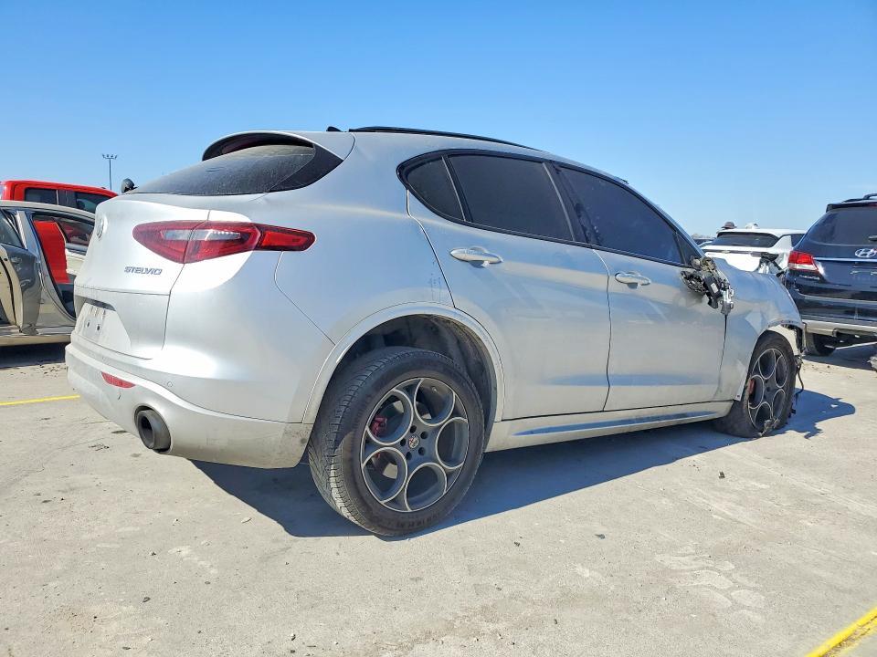 2020 Alfa Romeo Stelvio