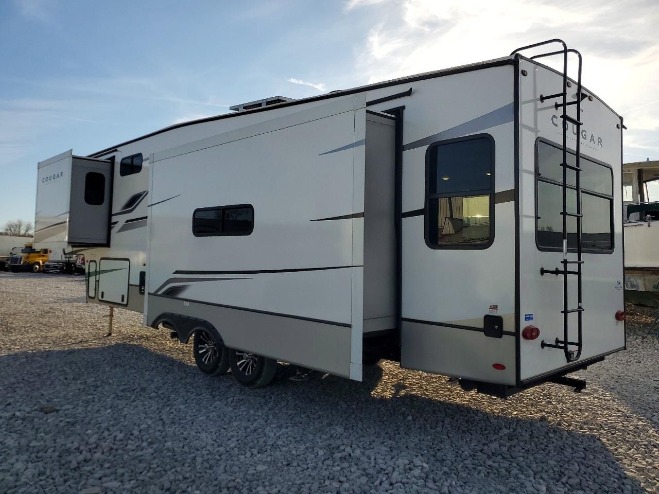 2024 Keystone 2024 Dutchman Cougar
