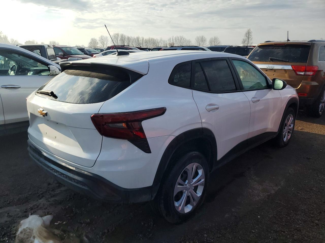 2025 Chevrolet Trax ls