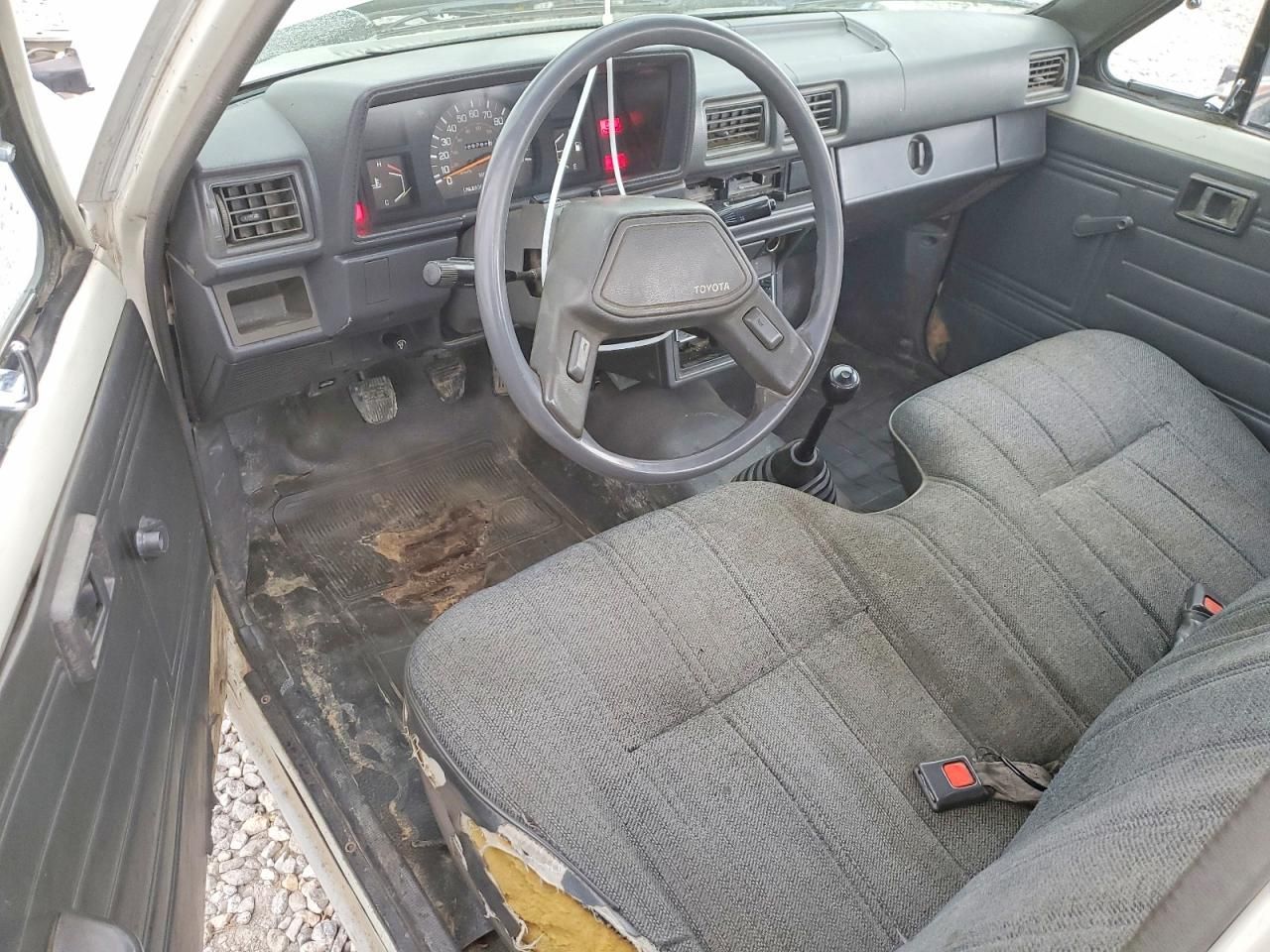 1987 Toyota Pickup 1 TON Long BED RN55